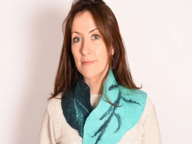 Ladies Felt Scarves*Sweater Shop Felt Wool Leaf Scarf Blue