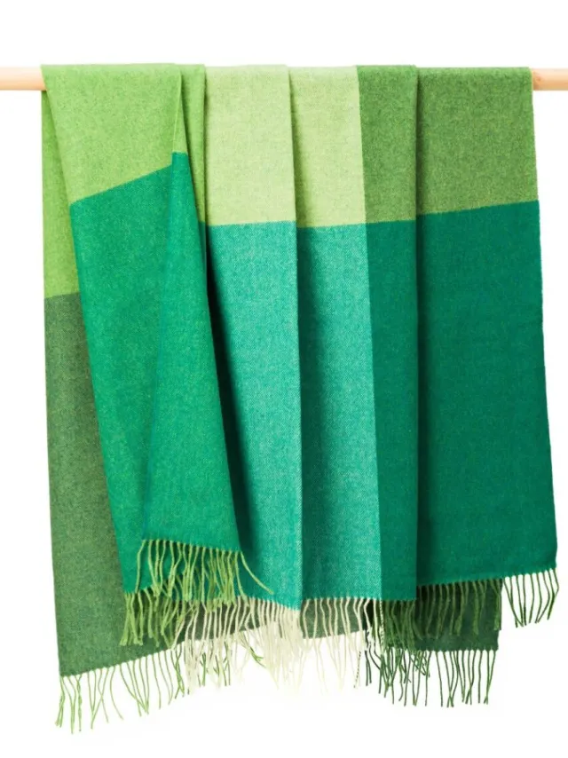 Lambswool*Sweater Shop Lambswool Throw Green Mix - Col.608