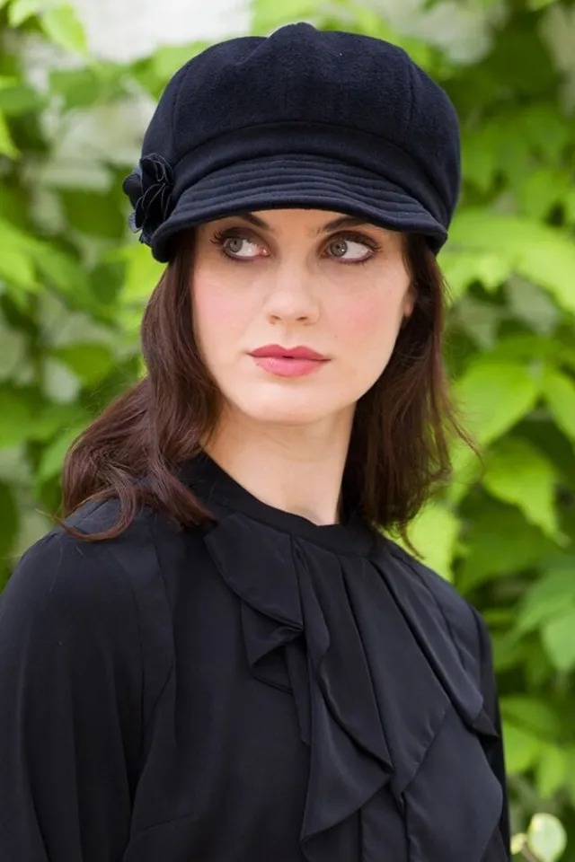 Ladies Hats*Sweater Shop Newsboy Black ladies cap