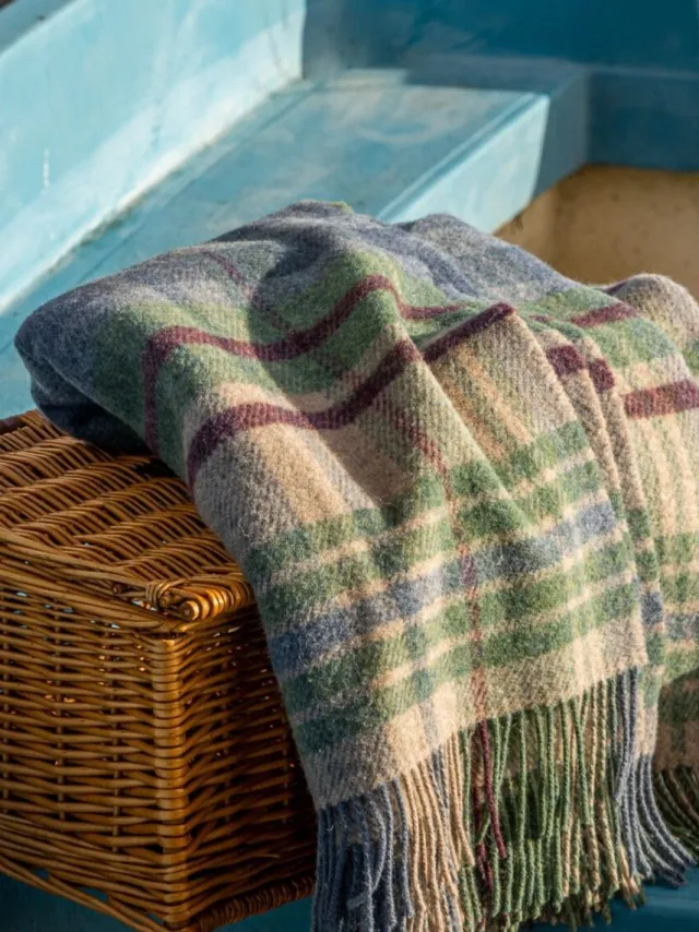 Pure Wool Throw*Sweater Shop Pure Wool Throw Blue Green Plaid - Col.LW100